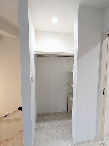 大阪府枚方市長尾元町１丁目 内観写真（収納）
