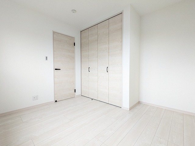 大阪府枚方市長尾元町１丁目 内観写真（リビング以外の居室）