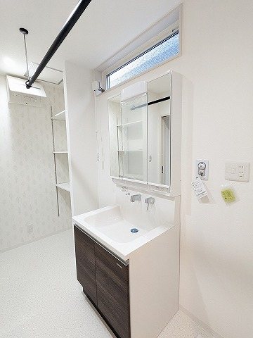 大阪府枚方市長尾元町１丁目 内観写真（洗面台・洗面所）