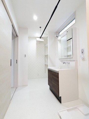 大阪府枚方市長尾元町１丁目 内観写真（洗面台・洗面所）