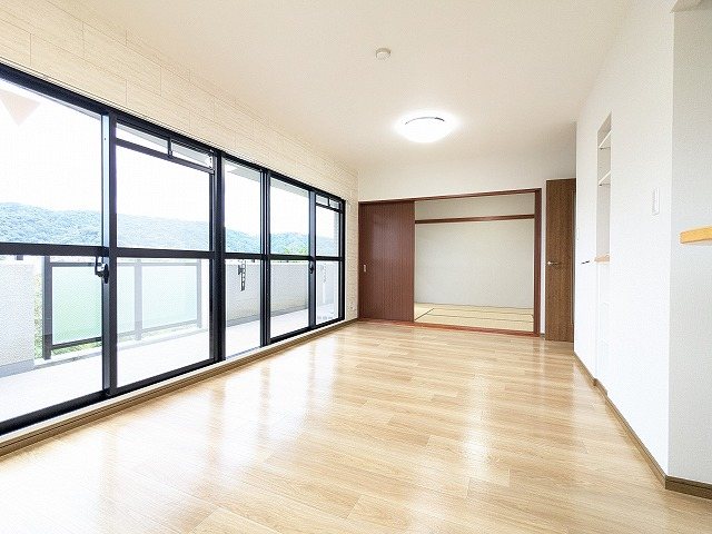 大阪府交野市藤が尾２丁目 内観写真（リビング）