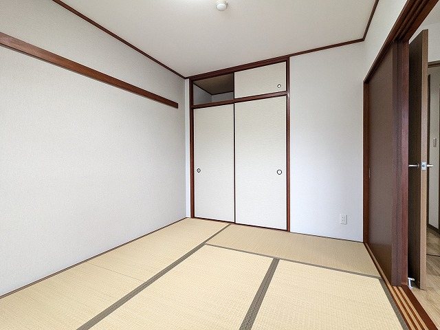 大阪府交野市藤が尾２丁目 内観写真（リビング以外の居室）