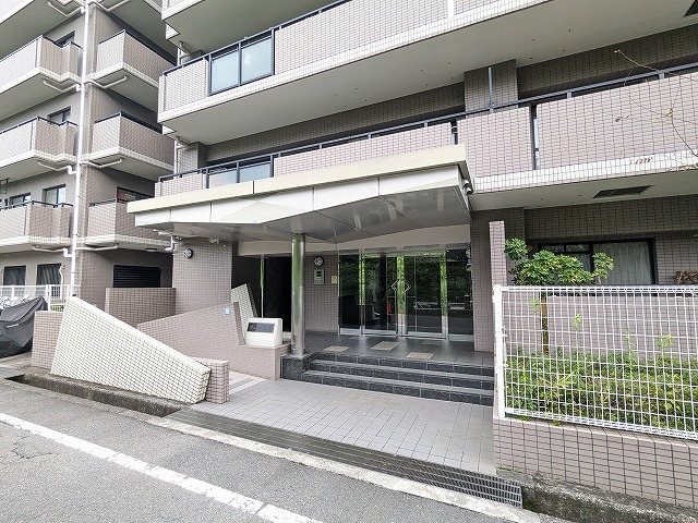 大阪府交野市藤が尾２丁目 共用部写真（エントランス）