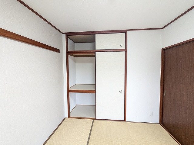 大阪府交野市藤が尾２丁目 内観写真（収納）
