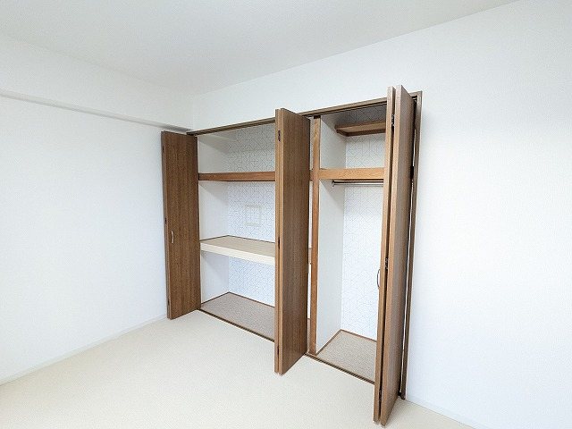 大阪府交野市藤が尾２丁目 内観写真（収納）