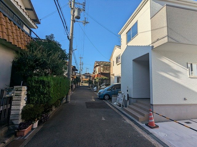大阪府交野市天野が原町３丁目 現地写真（前面道路含む現地写真）