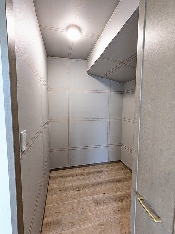 大阪府枚方市東船橋２丁目 内観写真（収納）