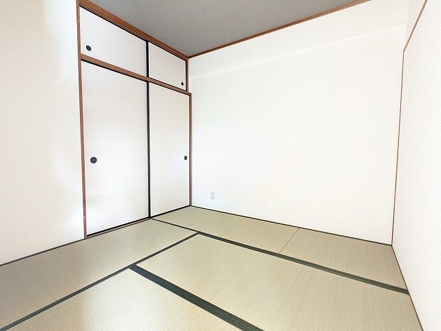 大阪府枚方市香里ケ丘１丁目 内観写真（リビング以外の居室）