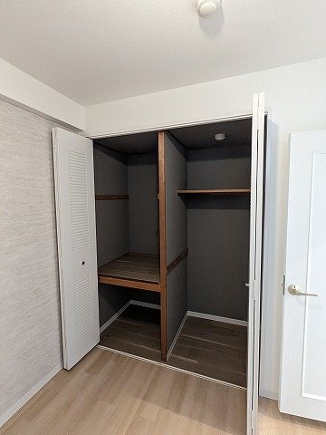 大阪府枚方市香里ケ丘１丁目 内観写真（収納）