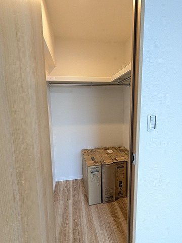 大阪府枚方市岡山手町 内観写真（収納）