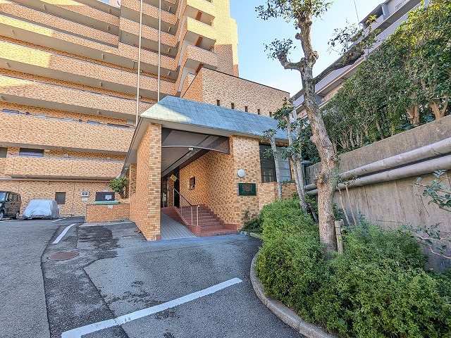 大阪府枚方市岡山手町 共用部写真（エントランス）