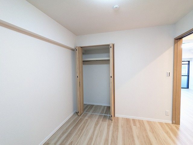 大阪府枚方市岡山手町 内観写真（収納）
