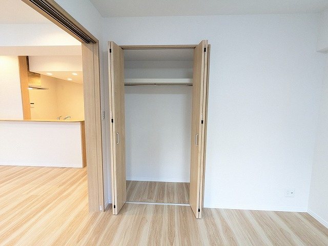 大阪府枚方市岡山手町 内観写真（収納）