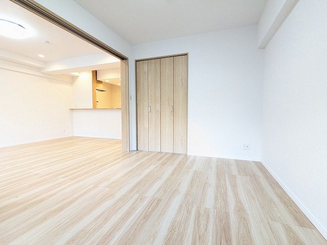 大阪府枚方市岡山手町 内観写真（リビング以外の居室）