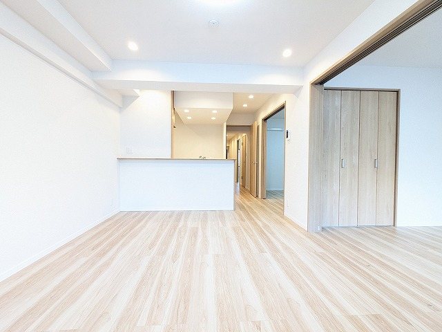 大阪府枚方市岡山手町 内観写真（リビング）