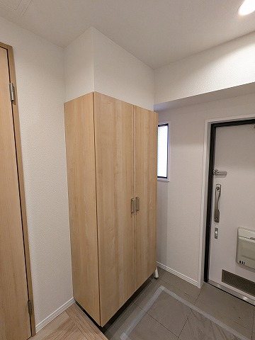 大阪府枚方市岡山手町 現地写真（玄関）