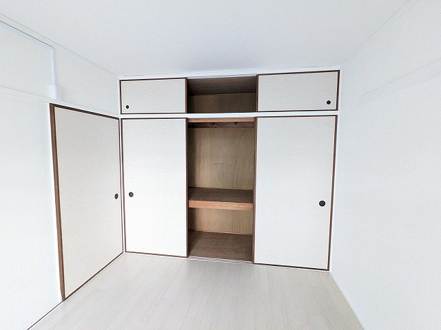 大阪府枚方市東中振１丁目 内観写真（収納）