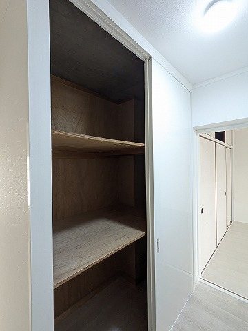 大阪府枚方市東中振１丁目 内観写真（収納）