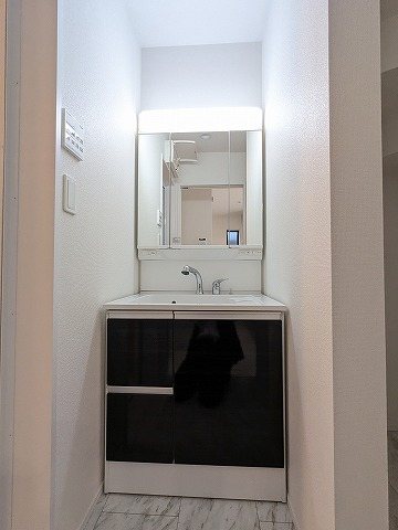 大阪府枚方市東香里３丁目 内観写真（洗面台・洗面所）