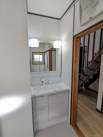 大阪府交野市郡津４丁目 内観写真（洗面台・洗面所）