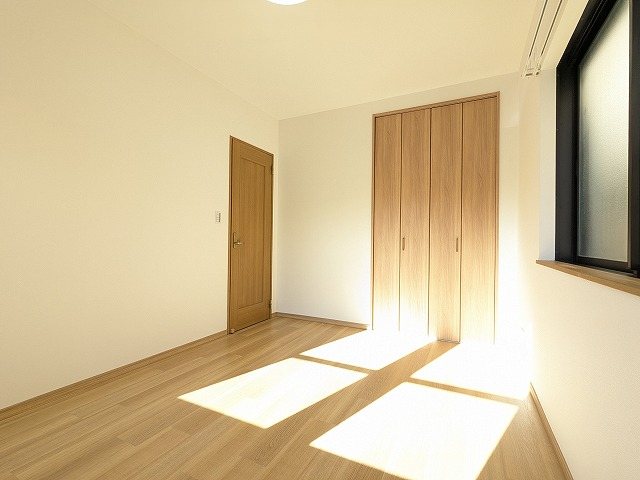 大阪府枚方市松丘町 内観写真（リビング以外の居室）