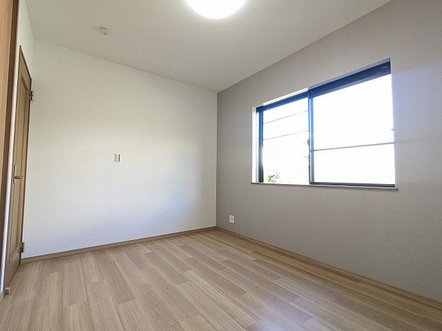 大阪府枚方市松丘町 内観写真（リビング以外の居室）