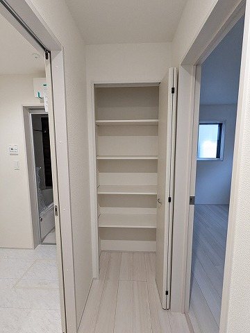 大阪府交野市私部４丁目 内観写真（収納）