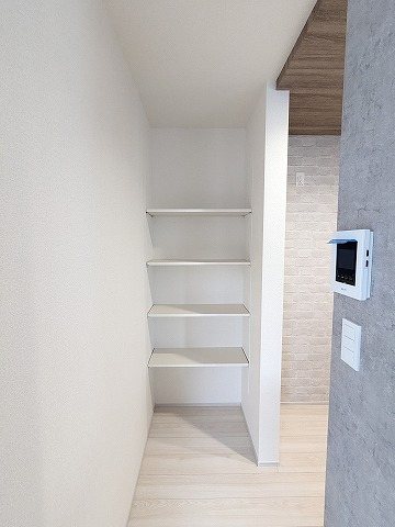 大阪府交野市私部４丁目 内観写真（収納）
