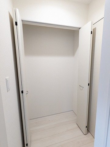大阪府交野市私部４丁目 内観写真（収納）
