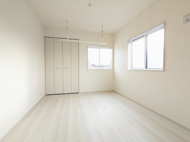大阪府交野市私部４丁目 内観写真（リビング以外の居室）