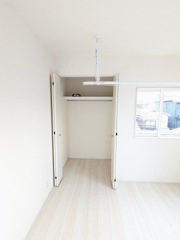 大阪府交野市私部４丁目 内観写真（収納）