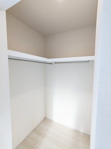 大阪府交野市私部４丁目 内観写真（収納）