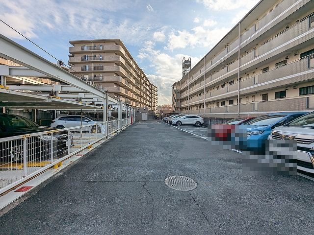 大阪府交野市郡津１丁目 共用部写真（駐車場）