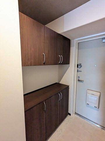 大阪府交野市郡津１丁目 現地写真（玄関）