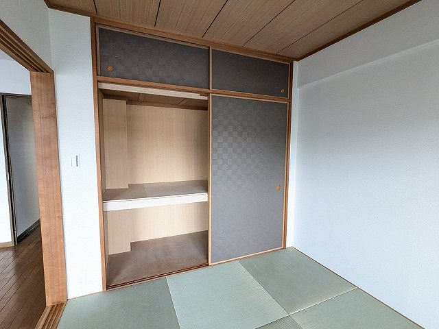 大阪府交野市郡津１丁目 内観写真（収納）