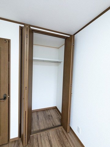 大阪府枚方市津田東町３丁目 内観写真（収納）