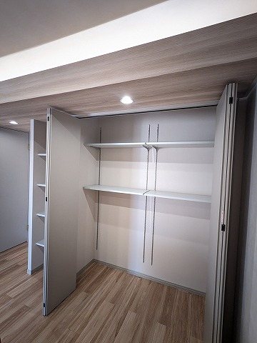 大阪府枚方市出口６丁目 内観写真（収納）