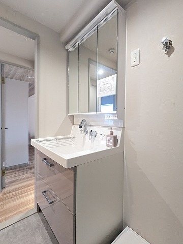 大阪府枚方市出口６丁目 内観写真（洗面台・洗面所）