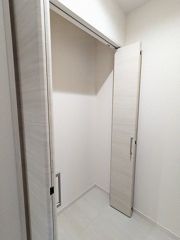 大阪府枚方市高田１丁目 内観写真（収納）