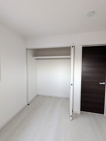 大阪府枚方市高田１丁目 内観写真（収納）