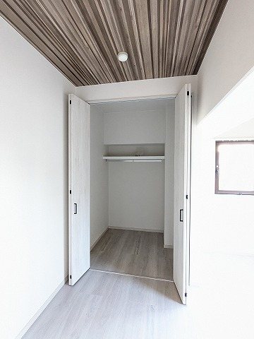 大阪府交野市私部西２丁目 内観写真（収納）