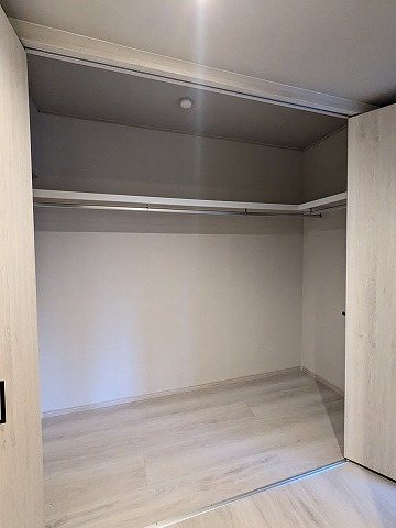 大阪府交野市私部西２丁目 内観写真（収納）