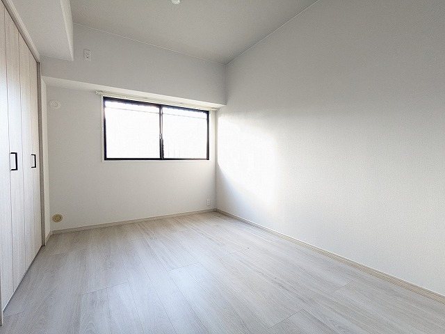 大阪府交野市私部西２丁目 内観写真（リビング以外の居室）
