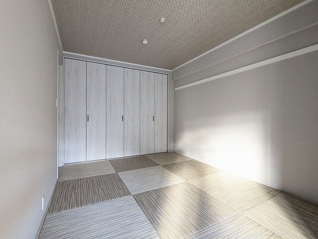 大阪府交野市私部西２丁目 内観写真（リビング以外の居室）