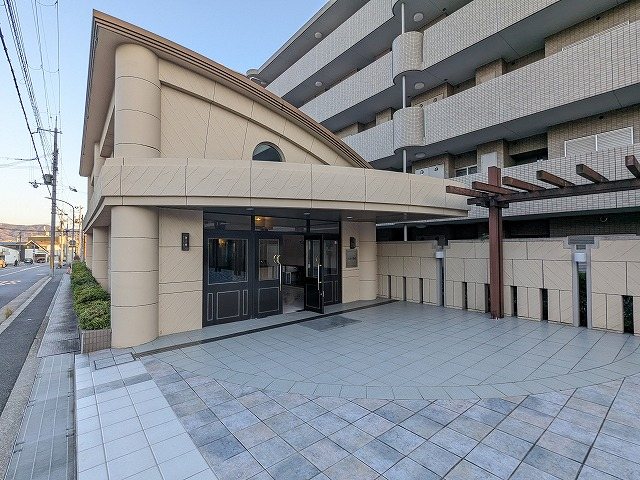 大阪府枚方市東香里１丁目 共用部写真（エントランス）