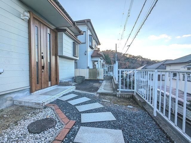 大阪府交野市妙見東５丁目 現地写真（玄関）