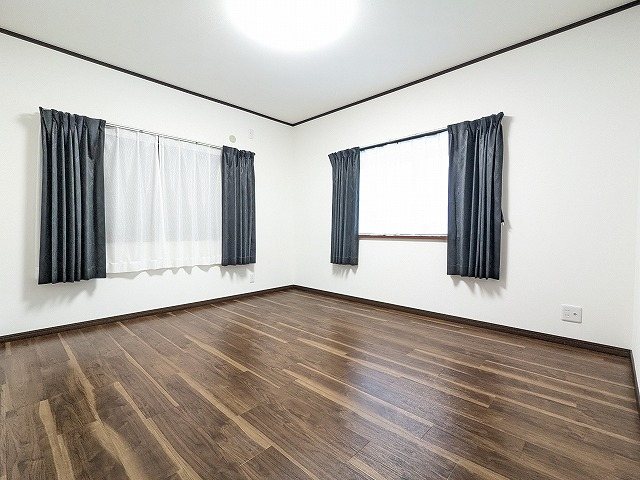 大阪府交野市妙見東５丁目 内観写真（リビング以外の居室）