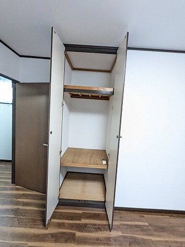 大阪府交野市妙見東５丁目 内観写真（収納）