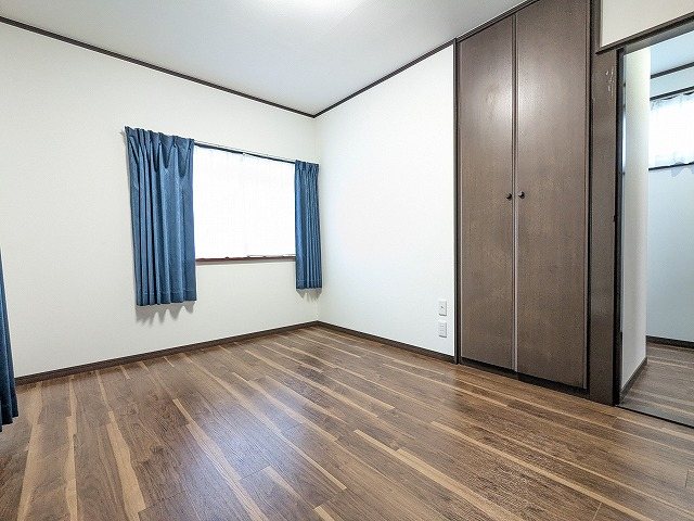 大阪府交野市妙見東５丁目 内観写真（リビング以外の居室）