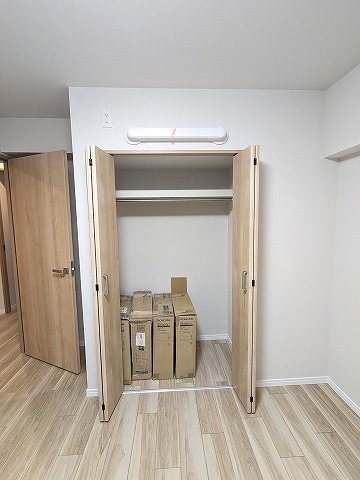 大阪府枚方市岡山手町 内観写真（収納）